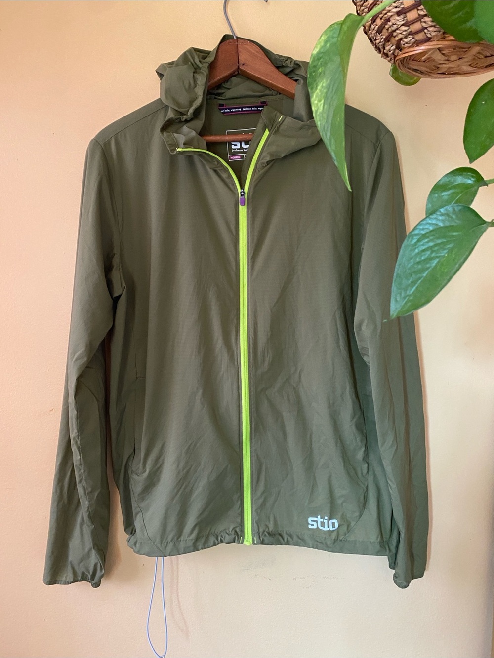 Stio Women’s Olive Green Ultra Lightweight Hooded Jacket / wind